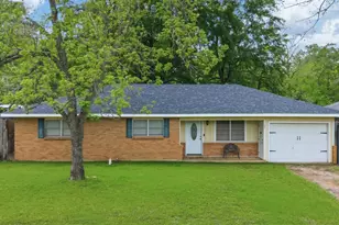 105 Lakeway Dr, Crockett, TX 75835 - Photo 1