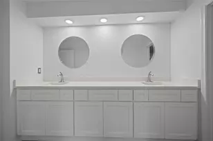 4702 Bayou Vista Dr, Houston, TX 77091 - Photo 8