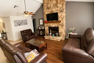 7819 Breda Dr, Baytown, TX 77521 - Photo 4