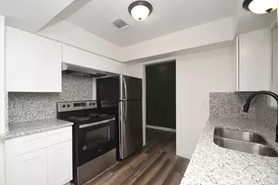 2431 Bayou Dr, League City, TX 77573 - Photo 6