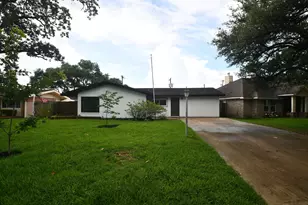 2431 Bayou Dr, League City, TX 77573 - Photo 2