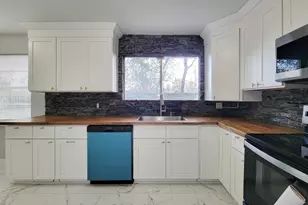 2024 Stones throw Dr, Bay City, TX 77414 - Photo 12