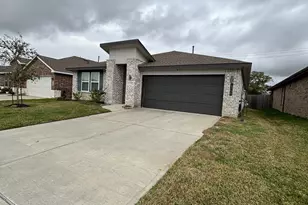 1715 Plantation Pl Pl, Baytown, TX 77523 - Photo 2
