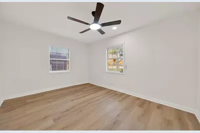 907 S 3rd Street, La Porte, TX 77571 - Photo 4