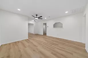 907 S 3rd St, La Porte, TX 77571 - Photo 10