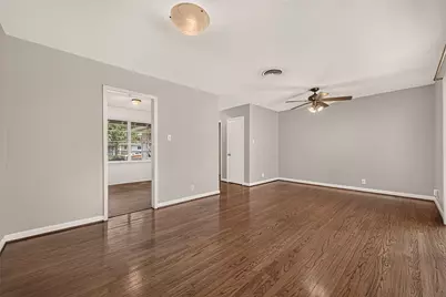4749 Redstart Street, Houston, TX 77035 - Photo 8