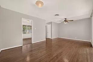 4749 Redstart St, Houston, TX 77035 - Photo 8