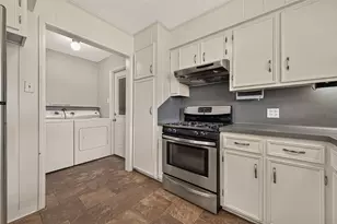 4749 Redstart St, Houston, TX 77035 - Photo 12