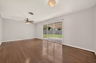 4749 Redstart St, Houston, TX 77035 - Photo 2