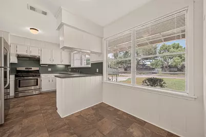 4749 Redstart Street, Houston, TX 77035 - Photo 14