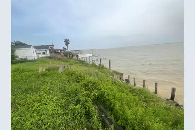 2514 Bay Oaks Harbor Drive, Baytown, TX 77523 - Photo 6