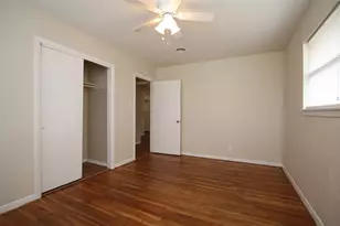 8807 Timberside Dr, Houston, TX 77025 - Photo 8