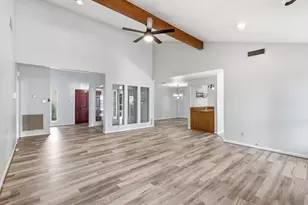 1070 Shakespeare Dr, Beaumont, TX 77706 - Photo 4