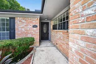 822 Shadwell Dr, Houston, TX 77062 - Photo 2