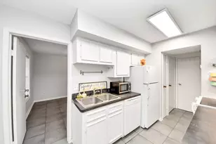 2750 Holly Hall St, Houston, TX 77054 - Photo 16