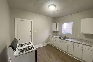 8213 E Erath St, Houston, TX 77012 - Photo 8