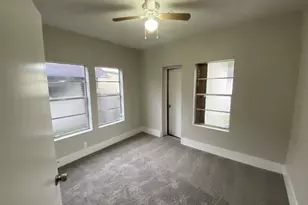8213 E Erath St, Houston, TX 77012 - Photo 12