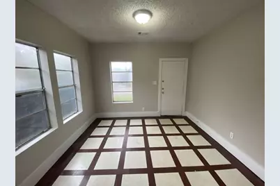 8213 E Erath Street, Houston, TX 77012 - Photo 2