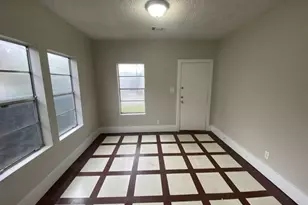 8213 E Erath St, Houston, TX 77012 - Photo 2