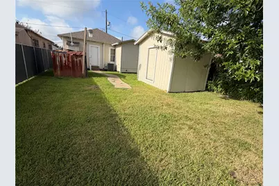 8213 E Erath Street, Houston, TX 77012 - Photo 16