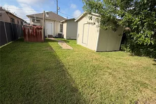 8213 E Erath St, Houston, TX 77012 - Photo 16