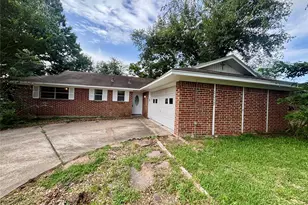 2013 Oaklawn Dr, Conroe, TX 77304 - Photo 2