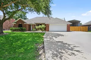 12319 E River Run Dr, Baytown, TX 77523 - Photo 2