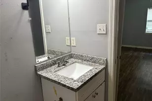 5225 Longmeadow St, Houston, TX 77033 - Photo 8