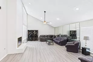 7611 Hopewell Ln, Houston, TX 77071 - Photo 6