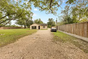 1022 Brooks Ave, Rosenberg, TX 77471 - Photo 1