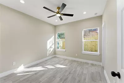 9722 Tuffly St, Houston, TX 77029 - Photo 8