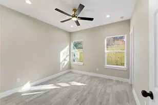 9722 Tuffly St, Houston, TX 77029 - Photo 8