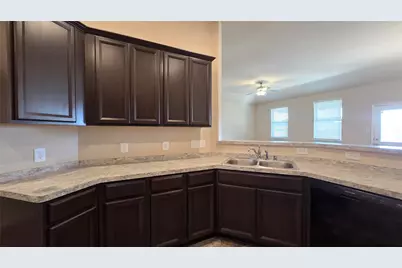 10750 Nathaniel Valley Path, Houston, TX 77016 - Photo 6