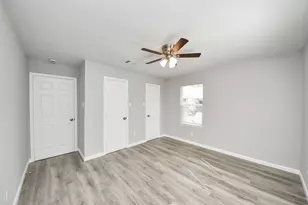 4842 Larkspur St, Houston, TX 77033 - Photo 32