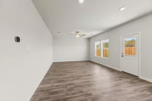 10710 Blocker Ct, Bryan, TX 77801 - Photo 8