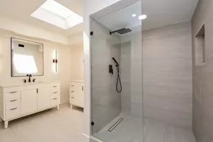 426 E Fair Harbor Ln, Houston, TX 77079 - Photo 18