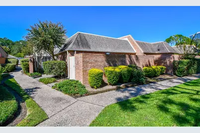426 E Fair Harbor Lane, Houston, TX 77079 - Photo 2