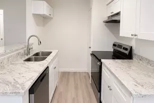 5011 Brisbane Dr, Houston, TX 77048 - Photo 6