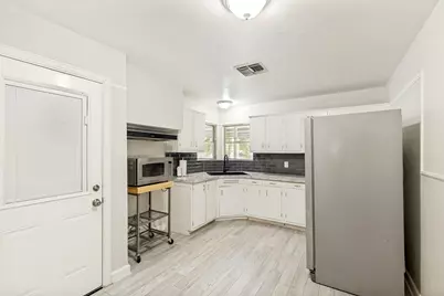 5614 Westover Street, Houston, TX 77033 - Photo 12