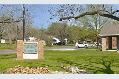 106 Walnut St, Hallettsville, TX 77964 - Photo 1