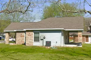 106 Walnut St, Hallettsville, TX 77964 - Photo 2