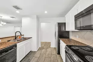 1719 Redwing Bluff Dr, Houston, TX 77009 - Photo 8