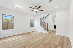 317 S 3rd St, La Porte, TX 77571 - Photo 4