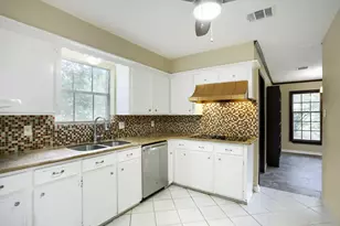 10903 Tupper Lake Dr, Houston, TX 77042 - Photo 8