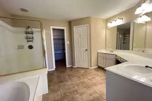 1802 Hickory Hill Ct, Sugar Land, TX 77478 - Photo 18