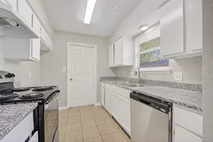 8707 Yvonne Dr, Houston, TX 77044 - Photo 14