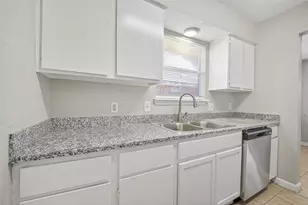 8707 Yvonne Dr, Houston, TX 77044 - Photo 16