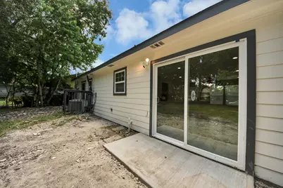 5835 Kenilwood Drive, Houston, TX 77033 - Photo 36