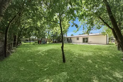 5835 Kenilwood Drive, Houston, TX 77033 - Photo 32