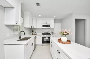 5835 Kenilwood Dr, Houston, TX 77033 - Photo 12